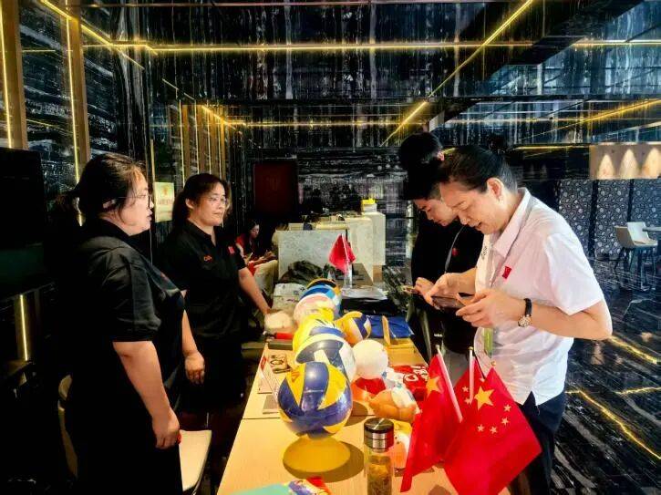 年全国小排球总决赛文创品走红pg电子模拟器试玩2025(图2)